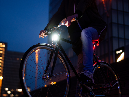 Les équipements de sécurité essentiels pour rouler de nuit à vélo