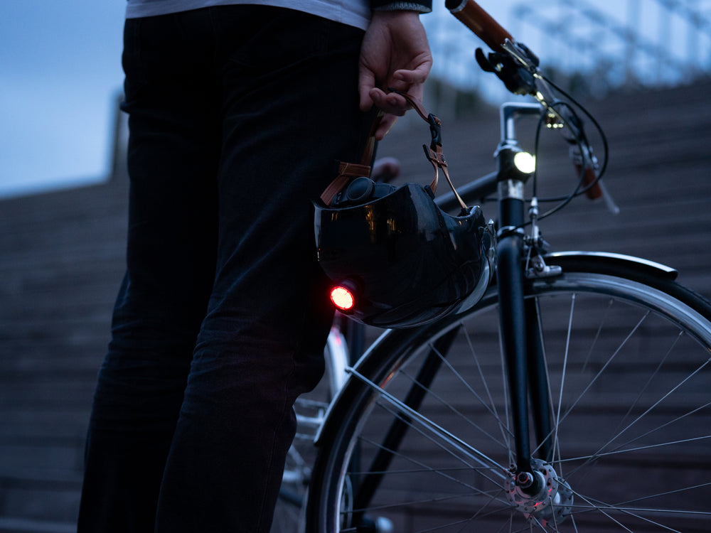 Supporto magnetico universale per casco (luci non incluse)