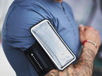 Weatherproof, notre pochette protège votre téléphone des intempéries, sans altérer le tactile. 