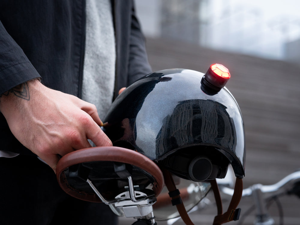 Supporto magnetico universale per casco (luci non incluse)