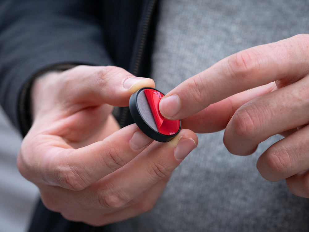 Supporto magnetico universale per casco (luci non incluse)